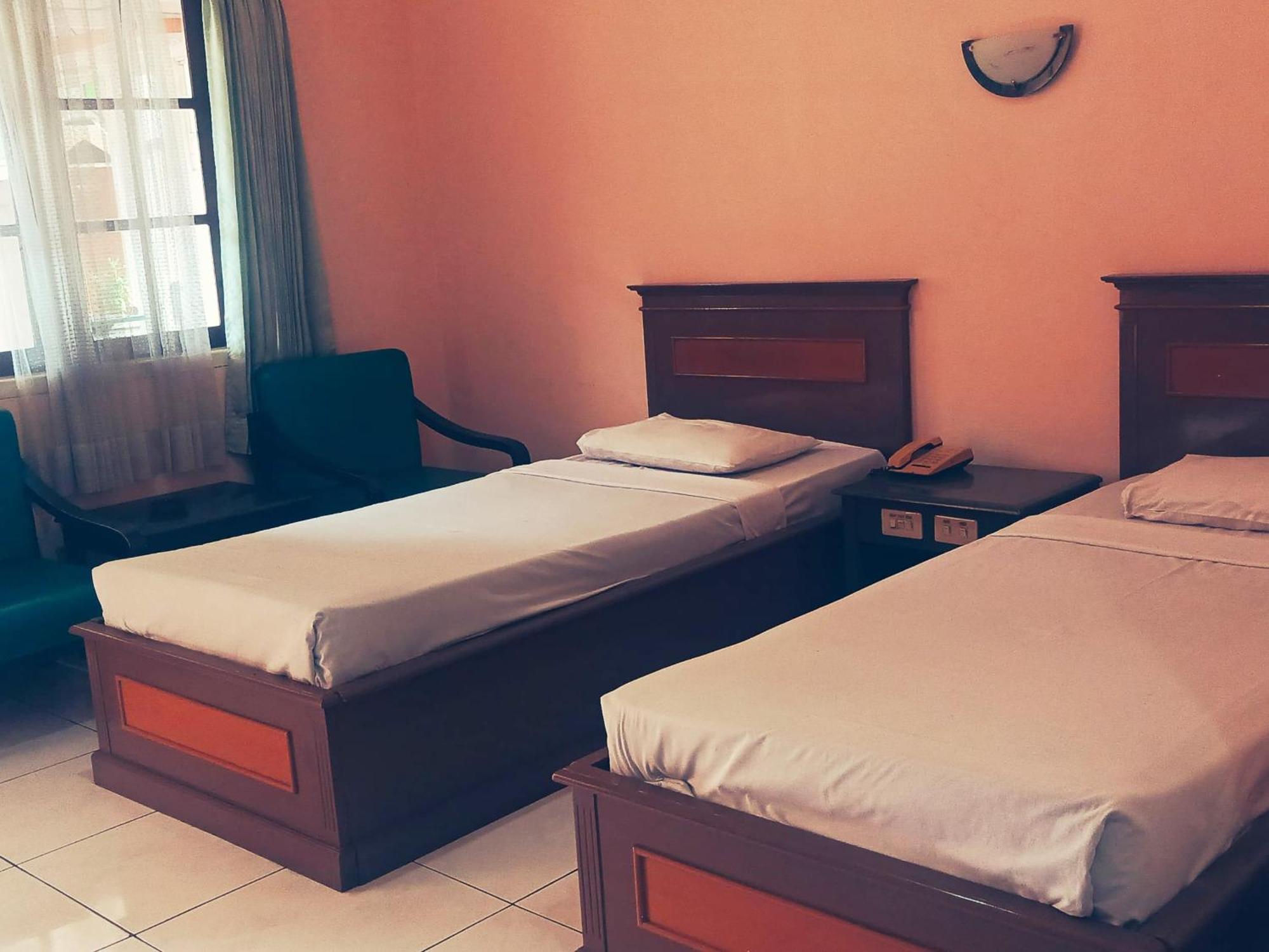 Hotel Wijaya Purwokerto Εξωτερικό φωτογραφία