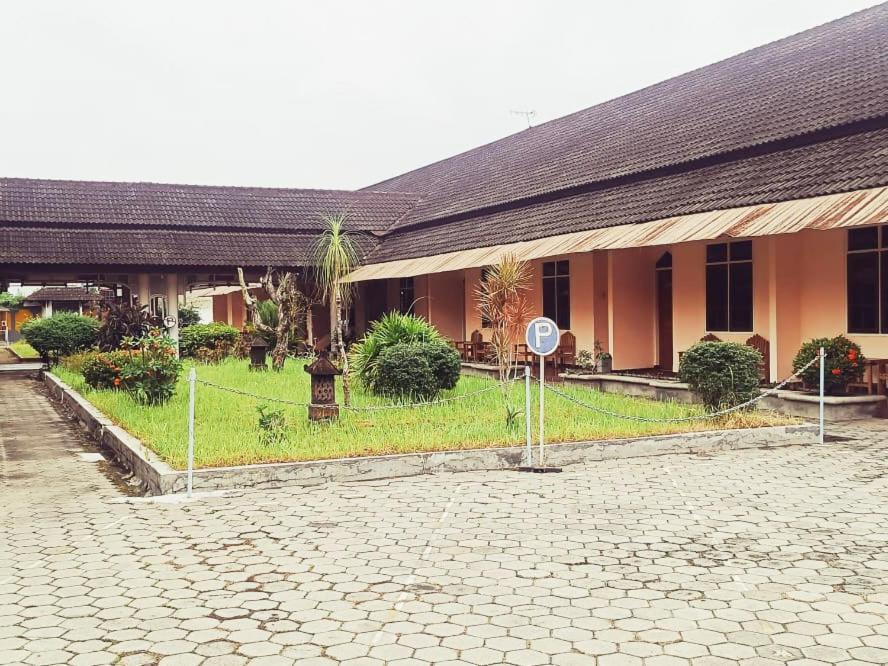 Hotel Wijaya Purwokerto Εξωτερικό φωτογραφία