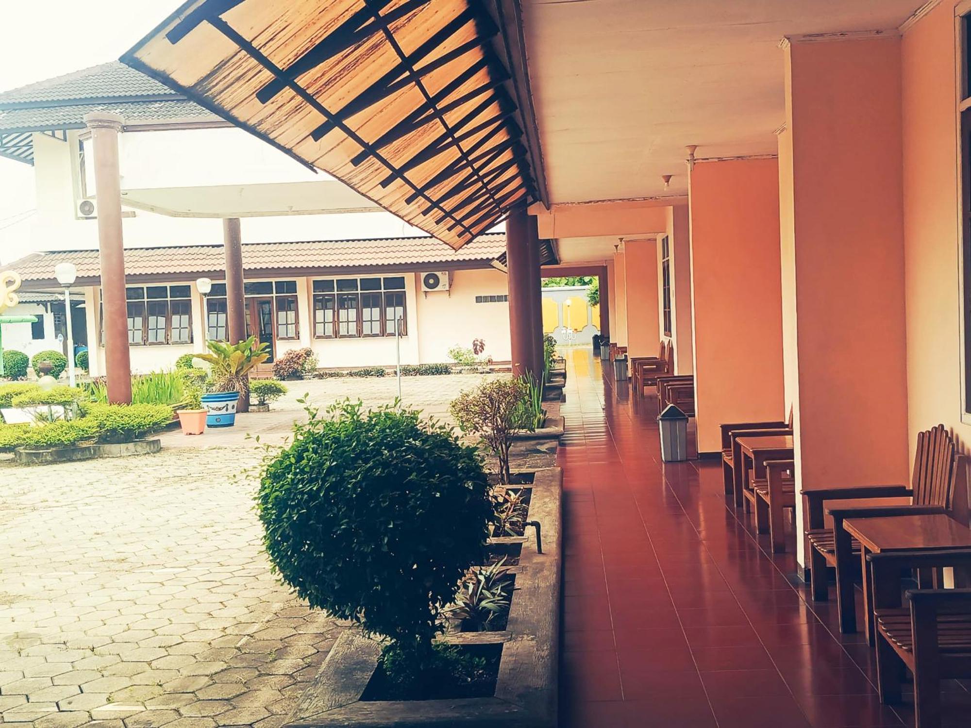 Hotel Wijaya Purwokerto Εξωτερικό φωτογραφία